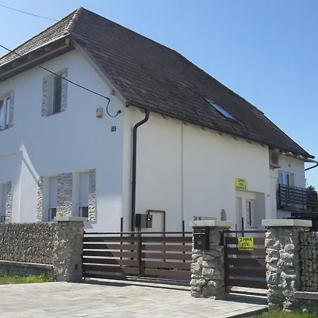Zimmerferi Apartman